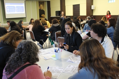 Apoderados reciben segundo taller que los capacita en temas socioemocionales