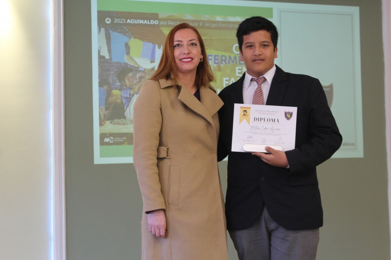 Reconocen a alumnos con mejores promedios en el primer trimestre