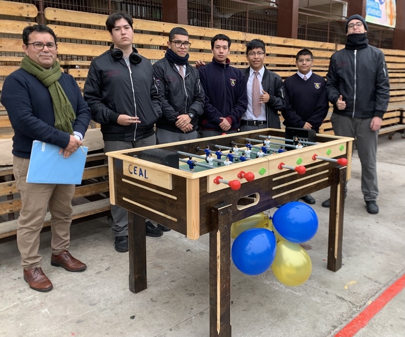 CEAL de la escuela industrial Salesianos Copiapó realiza donación de taca-taca a la comunidad educativa